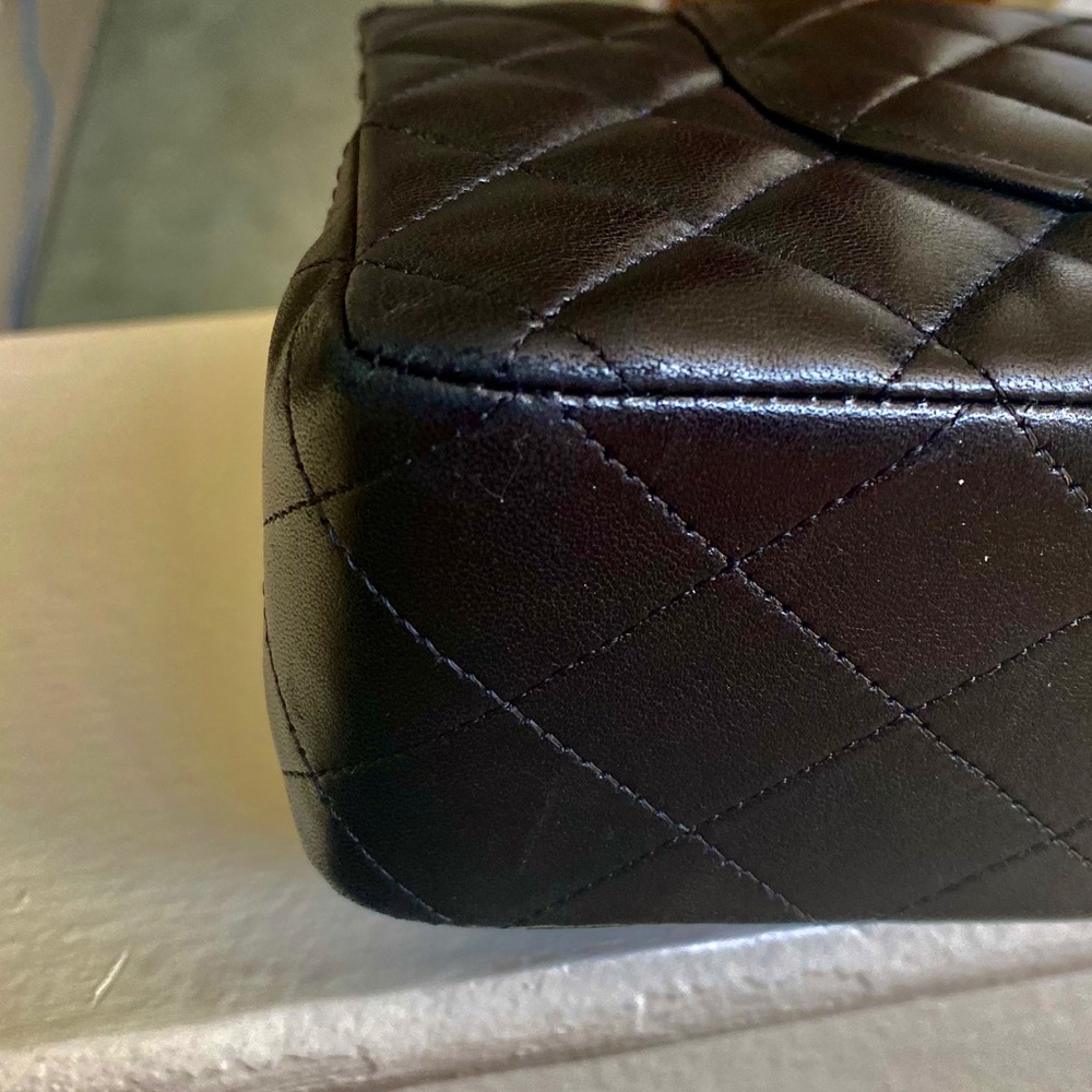 Chanel Medium Classic Flap Black Lambskin - Picture 11 of 15